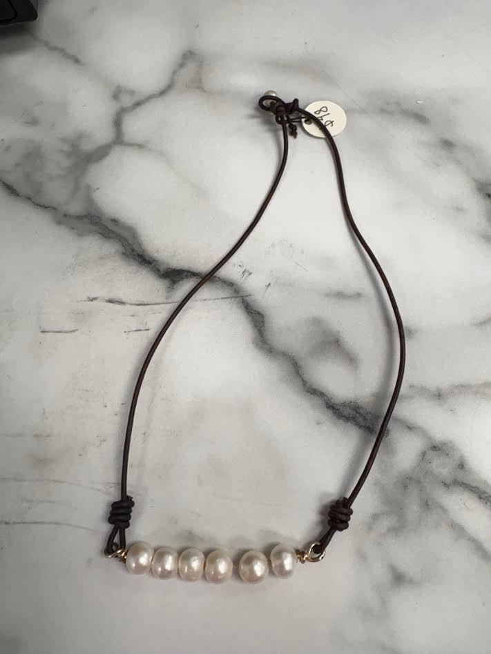 6 Pearl Leather Necklace